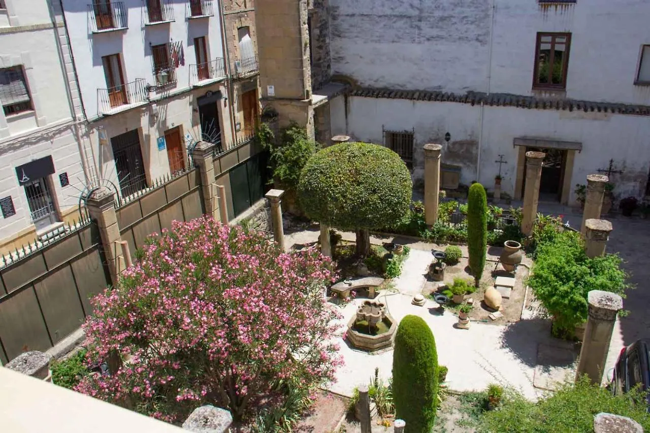 Apartamentos Tres Llaves Palacio De Vela De Los Cobos Úbeda